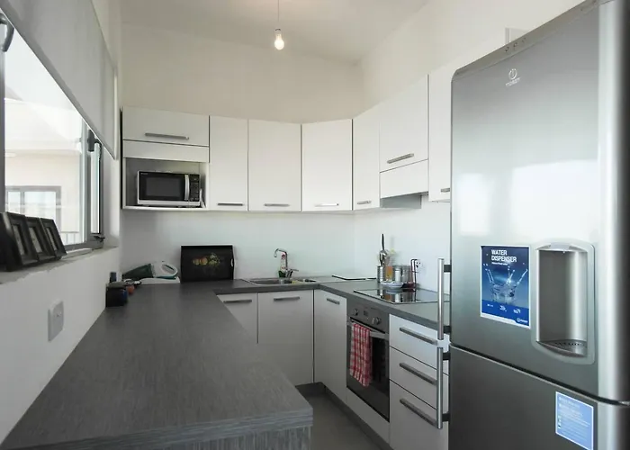 Mel 2 2bed Seaview In Ghadira By Homely Lägenhet *